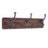 Cintre en bois avec 3 boutons pour organiser votre maison de manière efficace et élégante