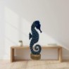 Figurine décorative hippocampe bleu pour la maison, style marin, ornement en bois, idéal pour une décoration nautique.