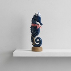 Figurine décorative hippocampe bleu pour la maison, style marin, ornement en bois, idéal pour une décoration nautique.