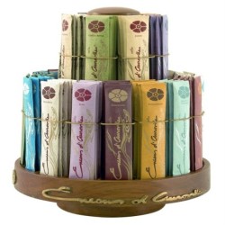 L'encens avec présentoir de 180 sachets d'arômes différents avec socle en bois complète le cadeau de la collection Natura